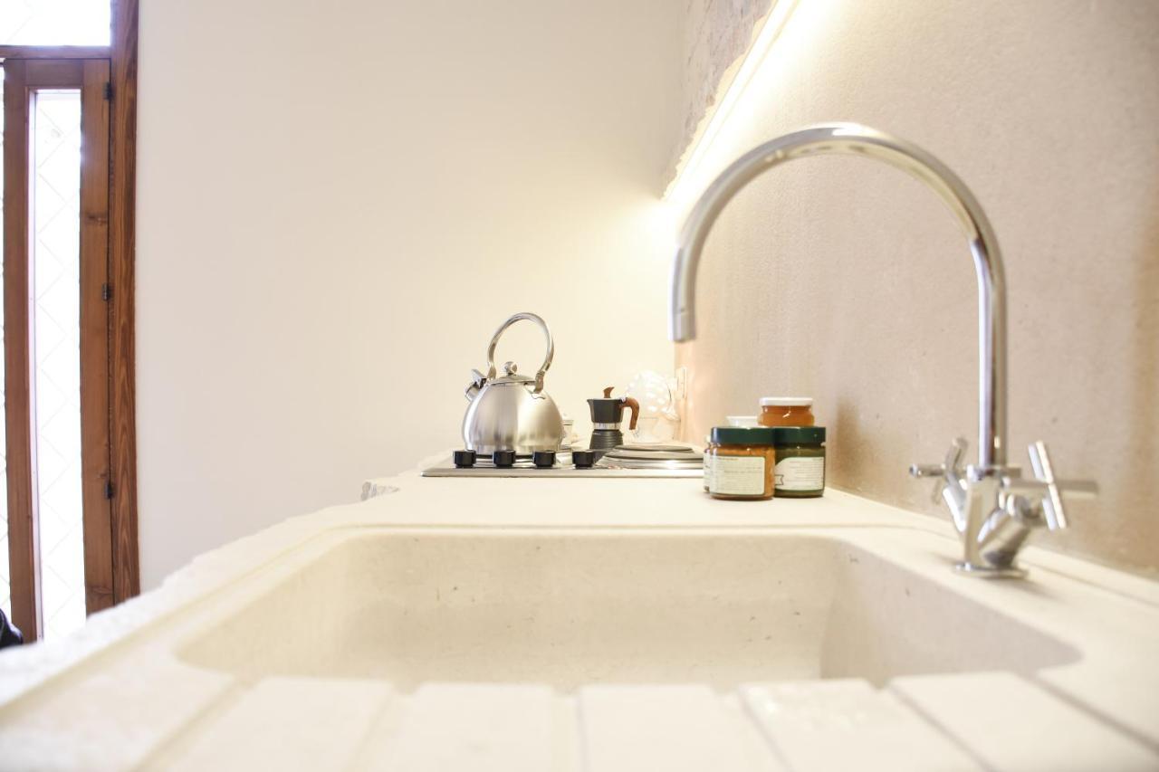 Trulli E Puglia Luxury Suite Альберобелло Экстерьер фото